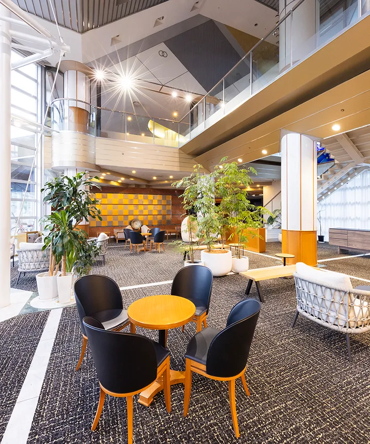 Lobby & Lounge